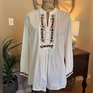 Bandolino Embroidered Floral White Long Sleeve Tunic Top